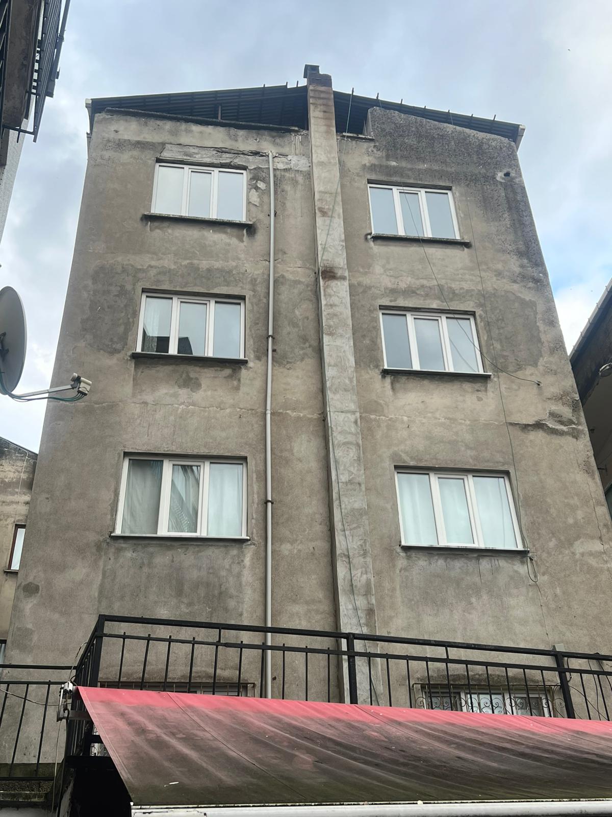 GÜLBAHARHATUN MAHALLE'SİNDE SATILIK 2+1 DAİRE